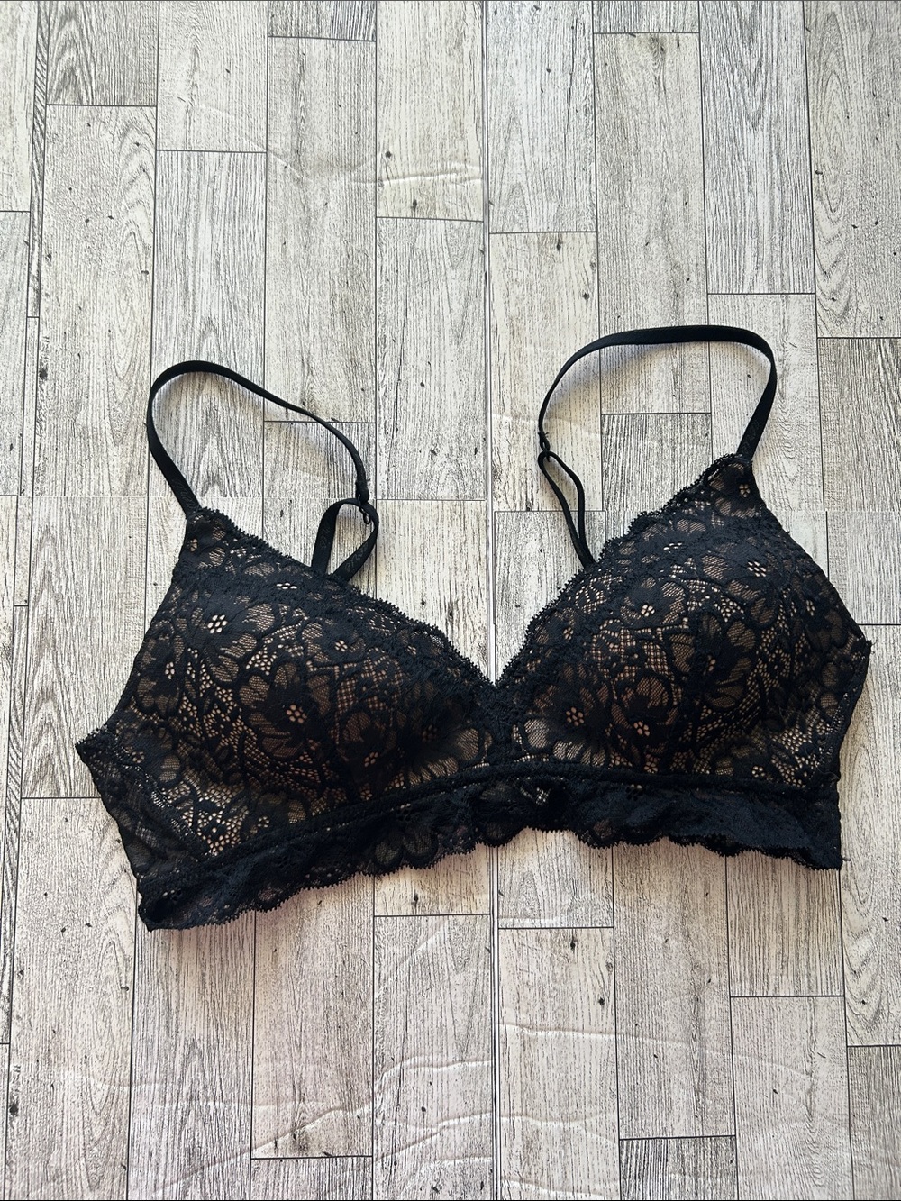 *closet clean out* aerie Black Floral Lace Bra 36B